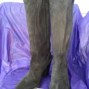 Nice pair Frye Hunter Green Boots